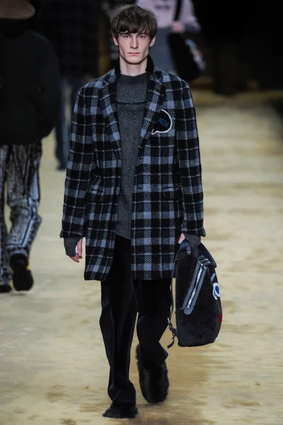Look 13
